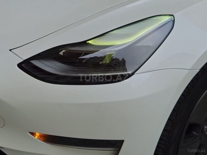 Tesla Model 3-11
