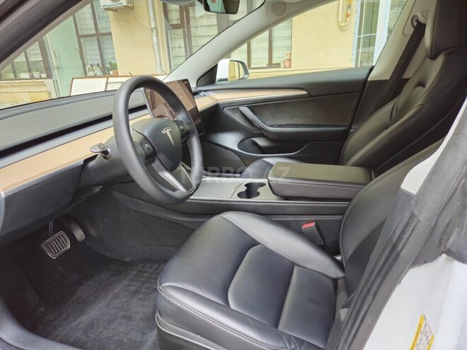 Tesla Model 3-13