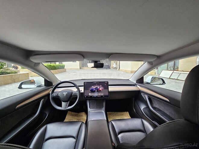Tesla Model 3-15