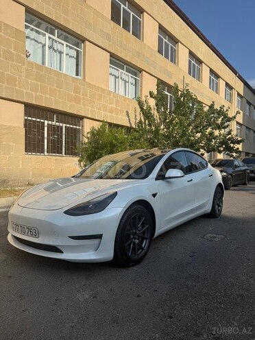 Tesla Model 3-4