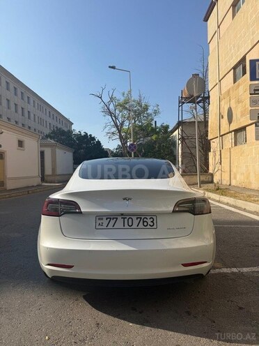 Tesla Model 3-2