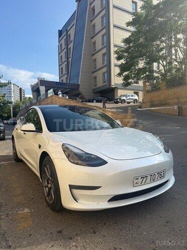 Tesla Model 3-5