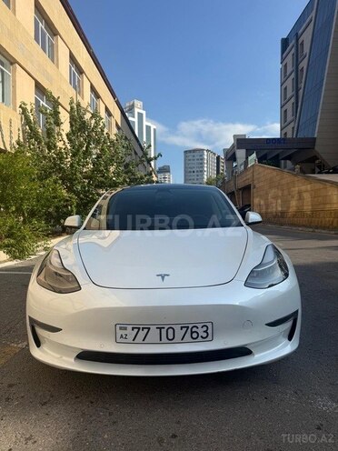 Tesla Model 3-1