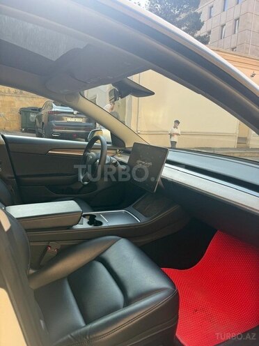 Tesla Model 3-6