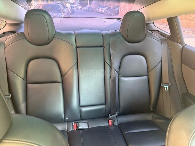 Tesla Model 3-7