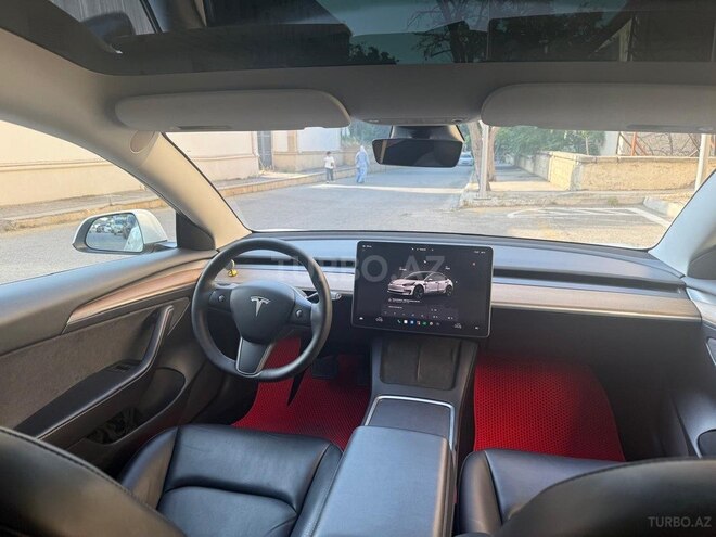 Tesla Model 3-3
