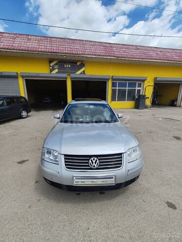 Volkswagen Passat-1