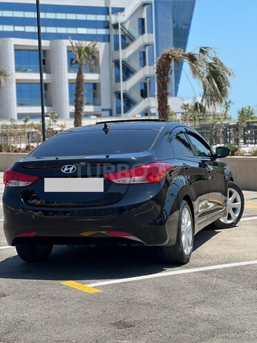 Hyundai Elantra-6