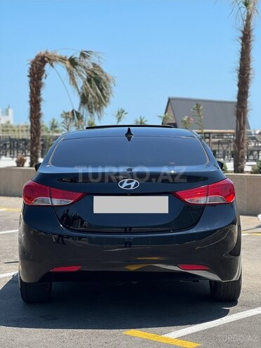 Hyundai Elantra-4