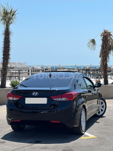 Hyundai Elantra-10