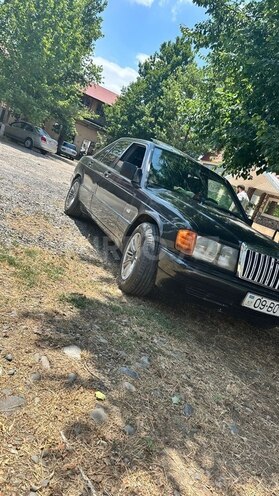 Mercedes 190-1