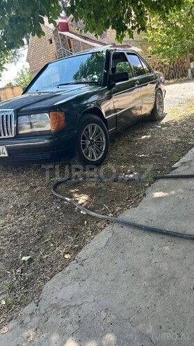 Mercedes 190-2