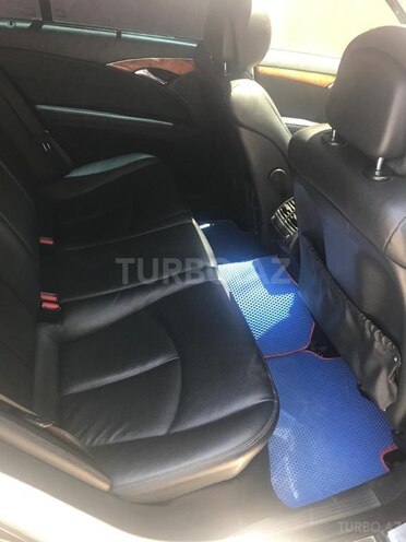 Mercedes E 220-11