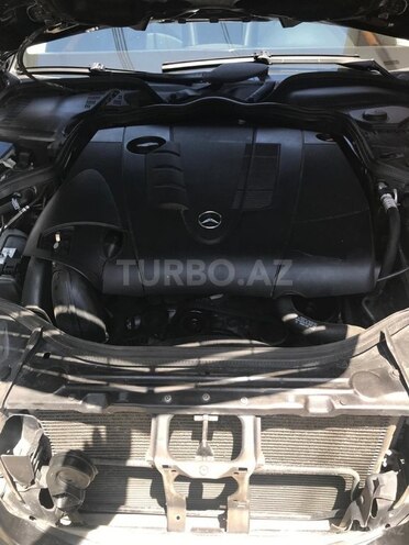 Mercedes E 220-12