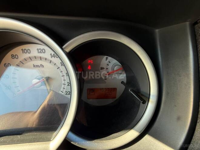 Nissan Tiida-5