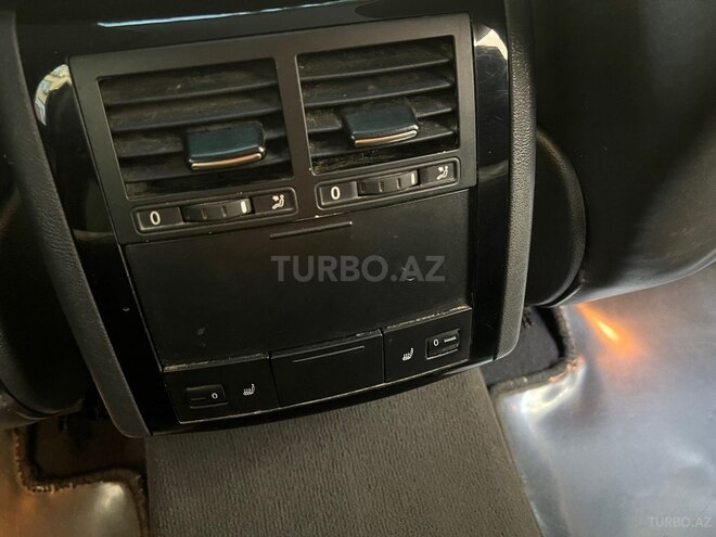 Volkswagen Touareg-13