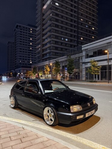 Volkswagen Golf-1