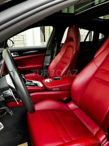 Porsche Panamera-6