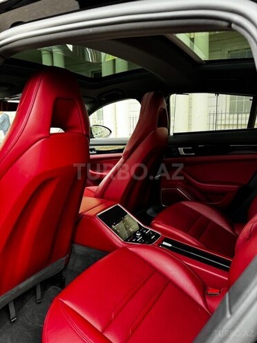 Porsche Panamera-12