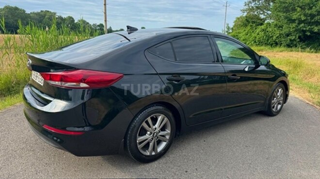 Hyundai Elantra-9
