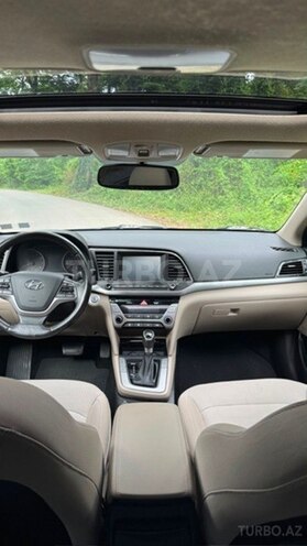 Hyundai Elantra-14