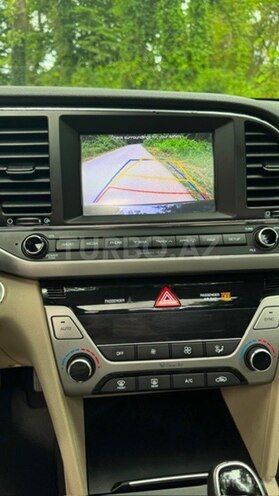Hyundai Elantra-16