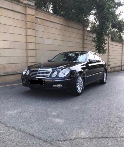 Mercedes E 220-1