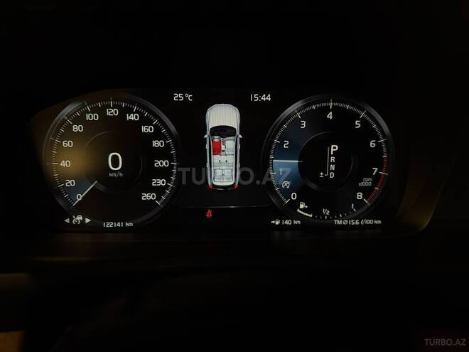 Volvo XC90-8
