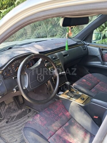 Mercedes E 220-3