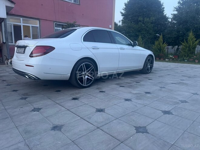Mercedes E 220 d-4
