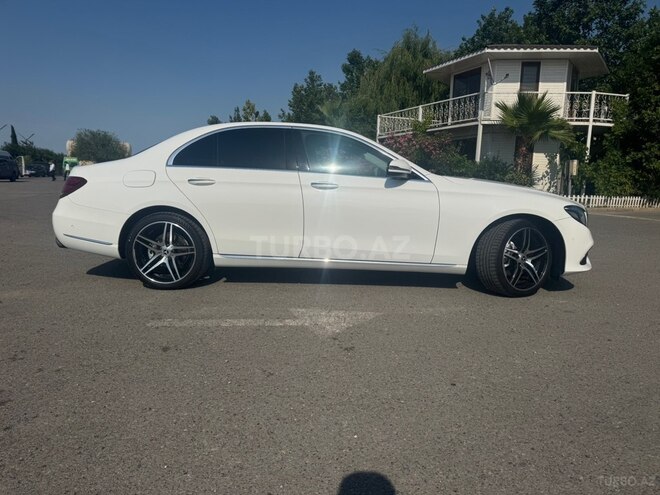 Mercedes E 220 d-6