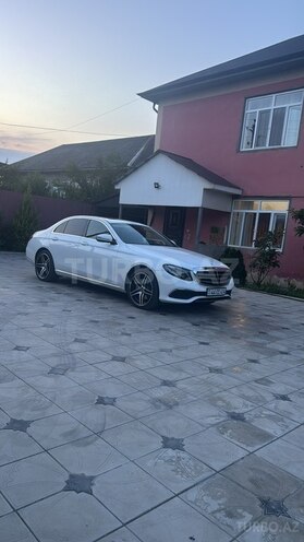 Mercedes E 220 d-2