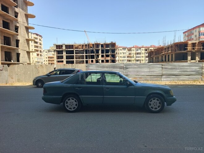 Mercedes E 300-8