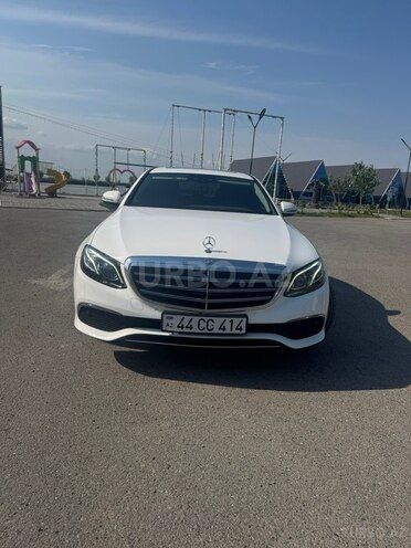 Mercedes E 220 d-1