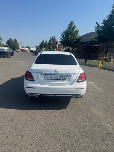Mercedes E 220 d-11