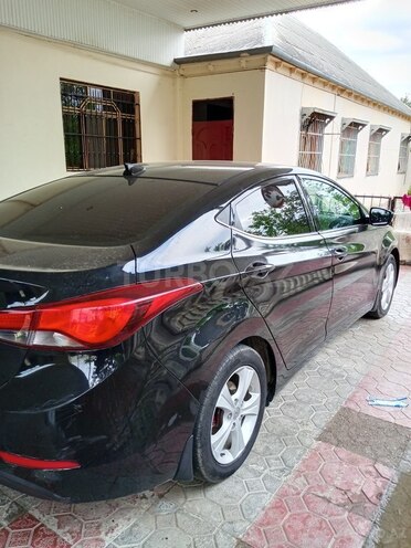Hyundai Elantra-8