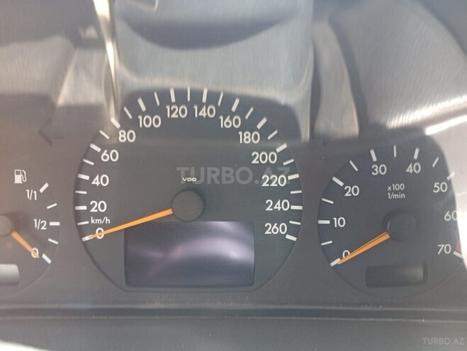 Mercedes E 240-5