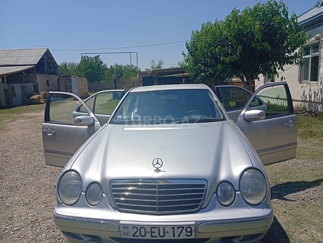 Mercedes E 240-1
