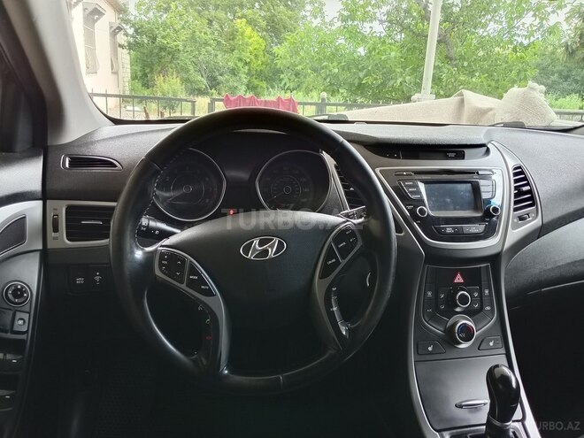 Hyundai Elantra-10