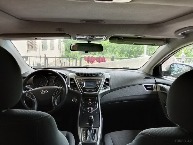 Hyundai Elantra-11
