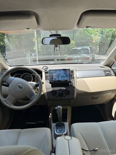 Nissan Tiida-4