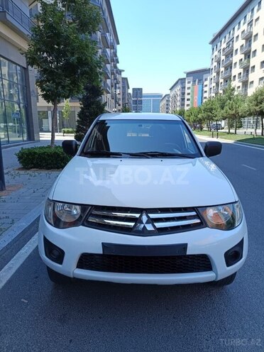 Mitsubishi L200-1