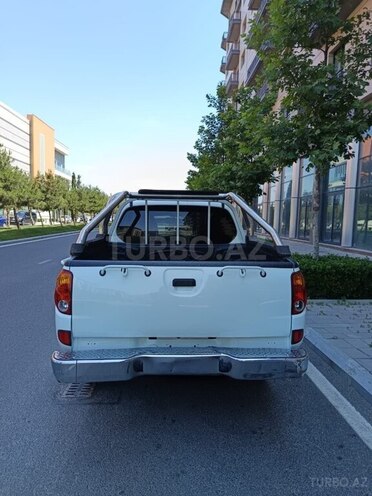 Mitsubishi L200-2