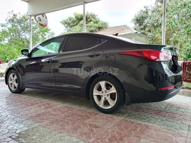 Hyundai Elantra-14