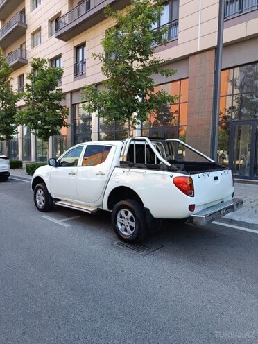 Mitsubishi L200-5