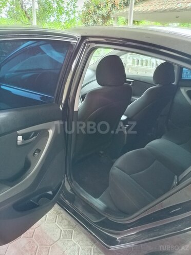Hyundai Elantra-17