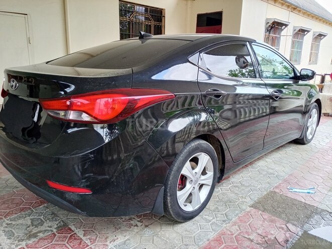Hyundai Elantra-15