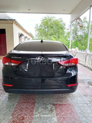 Hyundai Elantra-16
