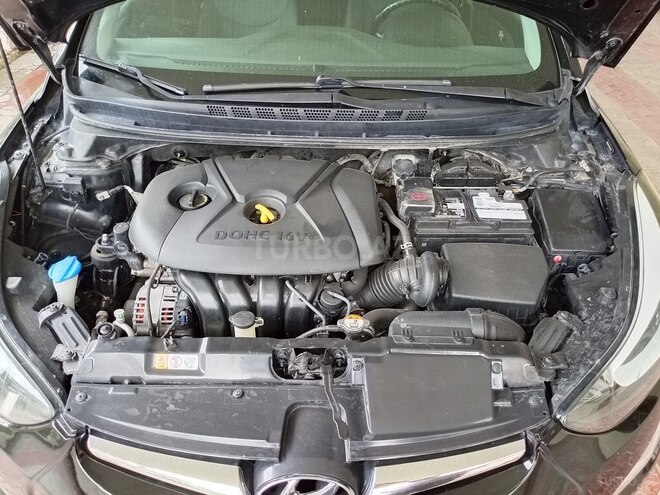 Hyundai Elantra-19