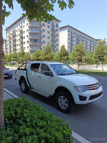 Mitsubishi L200-11